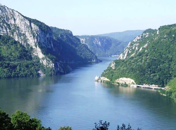 Dunav ajme zar nije prekrasan!! heheh !!:))