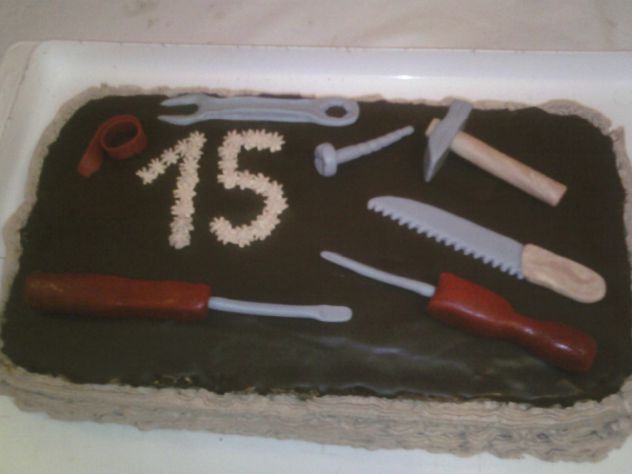 torta mom bratu za 15 rođendan