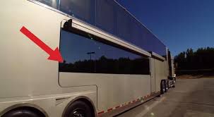 izvana izgleda kao bus