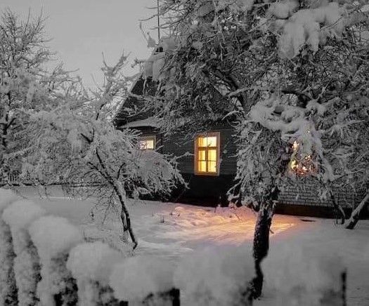Moja kućica pokrivena snegom. Svako voli odredjeno godišnje doba,ali mislim da nijedno nema takav romantični naziv kao ZIMSKA IDILA.Ona zaista i jeste to,!!!