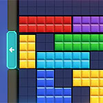 Ekranska slika igre Tetris s šarenim blokovima i strelicama na bočnim kontrolama